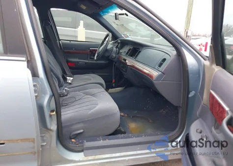 2000 Mercury Grand Marquis Gs z USA, uszkodzony, nr VIN 2MEFM74W7YX702589